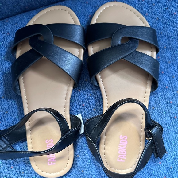 Size 4 girls Sandles from fab kids. - Picture 1 of 2